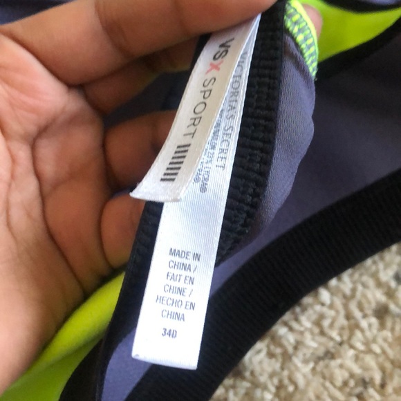 Victoria Secret High-support sports bra. 34D - Picture 3 of 3